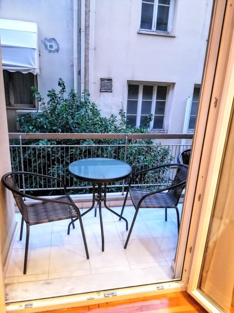 Lovely Apartment In Athens Center Екстериор снимка