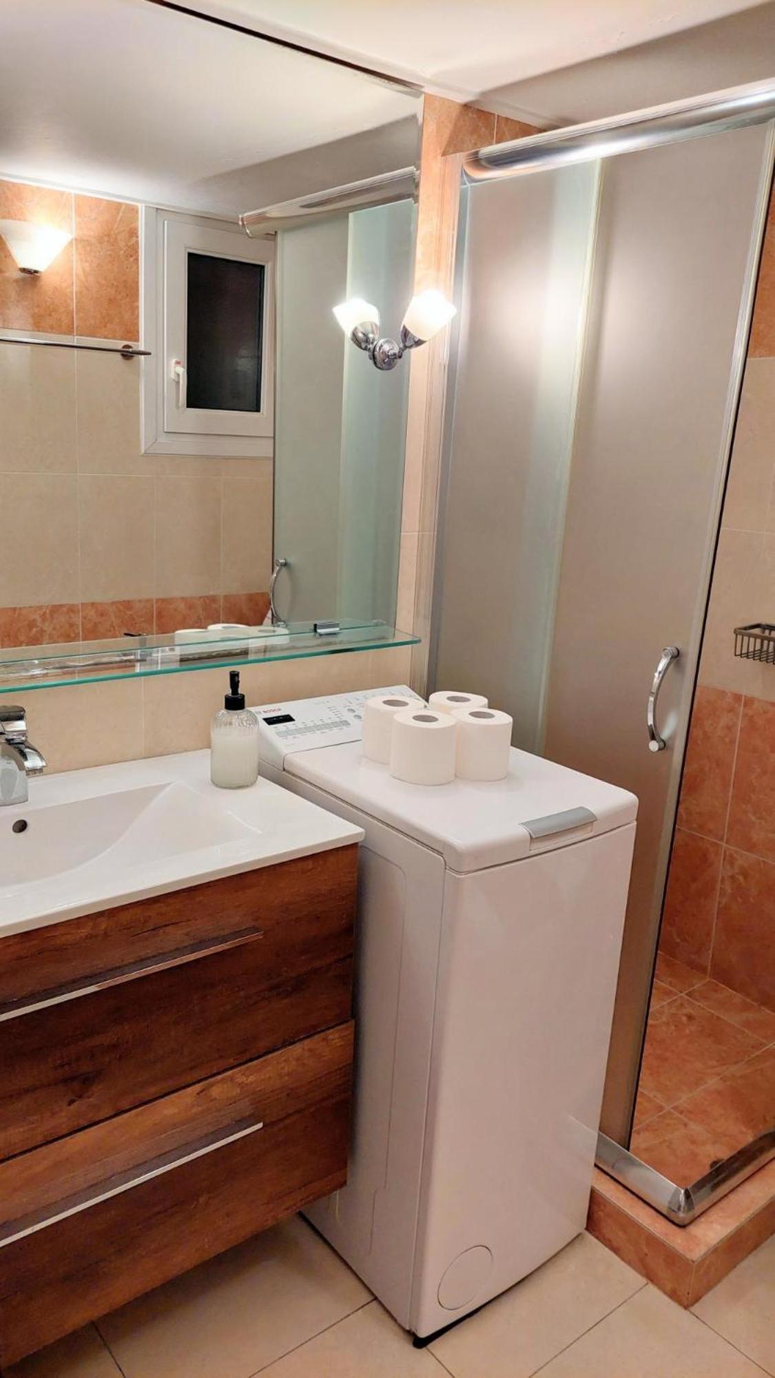 Lovely Apartment In Athens Center Екстериор снимка